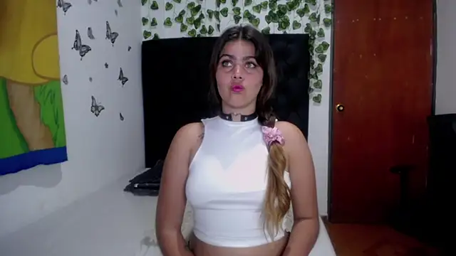 Snapshot of isabel_09 chatting on 11.26.25 isabel 09 online show from 11.26.25