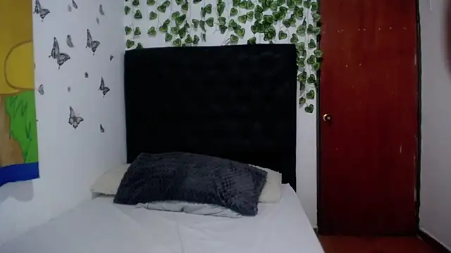 Snapshot of isabel_09 chatting on 11.28.25 isabel 09 online show from 11.28.25