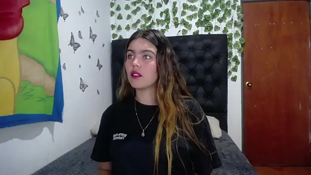 Snapshot of isabel_09 chatting on 12.16.25 isabel 09 online show from 12.16.25