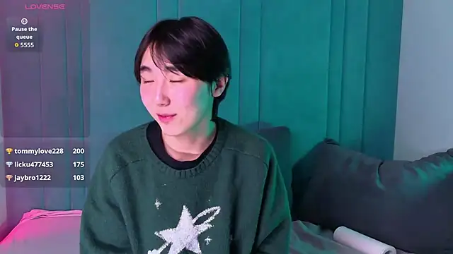 Snapshot of HeejinWang chatting on 11.13.25 HeejinWang online show from 11.13.25