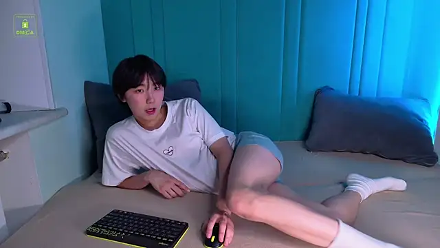 Snapshot of HeejinWang chatting on 11.24.25 HeejinWang online show from 11.24.25