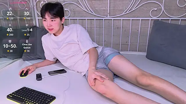 Snapshot of HeejinWang chatting on 12.18.25 HeejinWang online show from 12.18.25