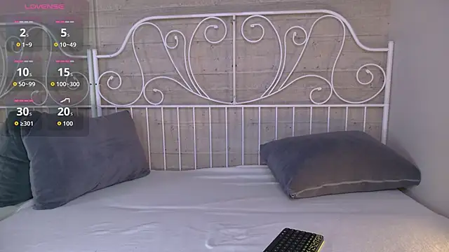 Snapshot of HeejinWang chatting on 12.21.25 HeejinWang online show from 12.21.25