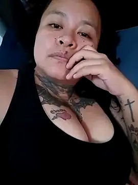 Snapshot of agnesvela chatting on 10.17.25 agnesvela online show from 10.17.25