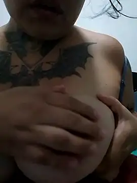 Snapshot of agnesvela chatting on 10.21.25 agnesvela online show from 10.21.25