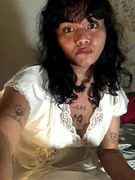 Snapshot of estradiolist chatting on 10.12.25 estradiolist online show from 10.12.25