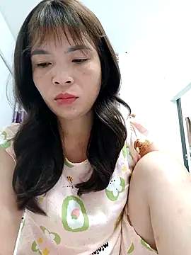 Snapshot of Livelulu chatting on 10.14.25 Livelulu online show from 10.14.25