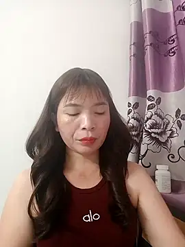 Snapshot of Livelulu chatting on 10.21.25 Livelulu online show from 10.21.25