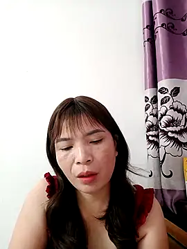 Snapshot of Livelulu chatting on 10.25.25 Livelulu online show from 10.25.25