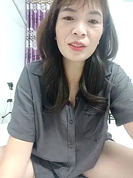 Snapshot of Livelulu chatting on 10.27.25 Livelulu online show from 10.27.25