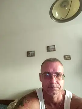 Snapshot of chcem1975 chatting on 09.14.25 chcem1975 online show from 09.14.25