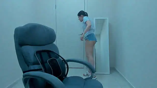 Snapshot of Joannia chatting on 03.04.26 Joannia online show from 03.04.26