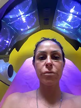 Snapshot of ainaht chatting on 11.17.25 ainaht online show from 11.17.25