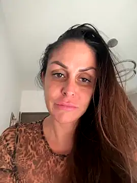 Snapshot of ainaht chatting on 11.26.25 ainaht online show from 11.26.25