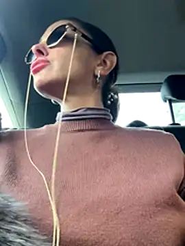 Snapshot of ainaht chatting on 12.18.25 ainaht online show from 12.18.25