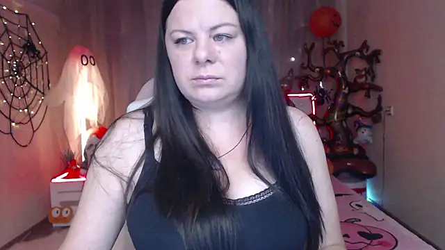 Snapshot of BritneyRaine chatting on 10.26.25 BritneyRaine online show from 10.26.25