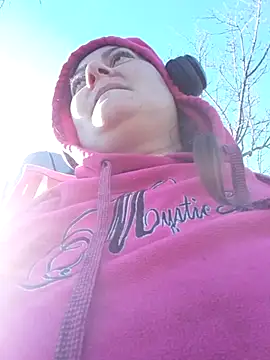 Snapshot of Flacara100 chatting on 11.24.25 Flacara100 online show from 11.24.25