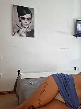 Snapshot of Lauraxxsteen chatting on 10.20.25 Lauraxxsteen online show from 10.20.25