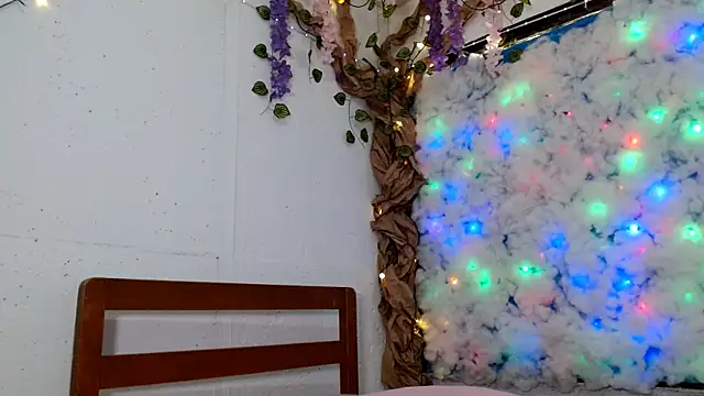 Snapshot of cruellasaludable chatting on 09.23.25 cruellasaludable online show from 09.23.25