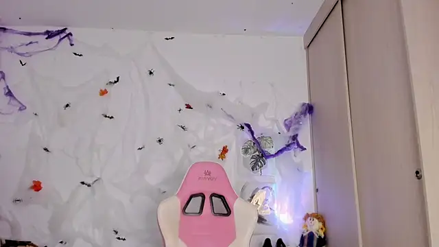 Snapshot of Susy_spark chatting on 11.04.25 Susy spark online show from 11.04.25