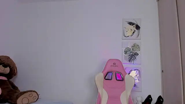 Snapshot of Susy_spark chatting on 11.26.25 Susy spark online show from 11.26.25