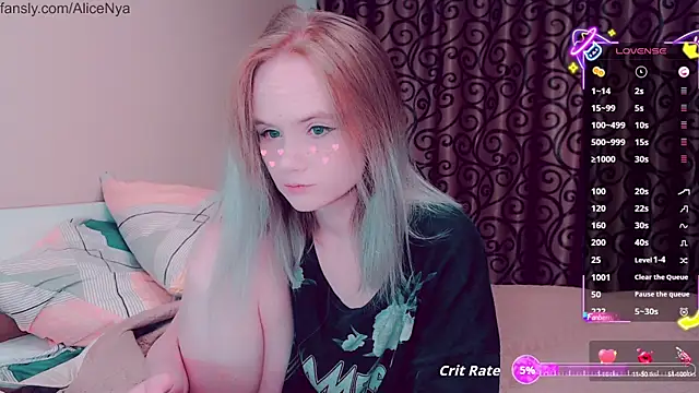 Snapshot of AliceNya_cute chatting on 10.12.25 AliceNya cute online show from 10.12.25