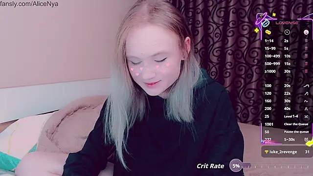 Snapshot of AliceNya_cute chatting on 10.13.25 AliceNya cute online show from 10.13.25