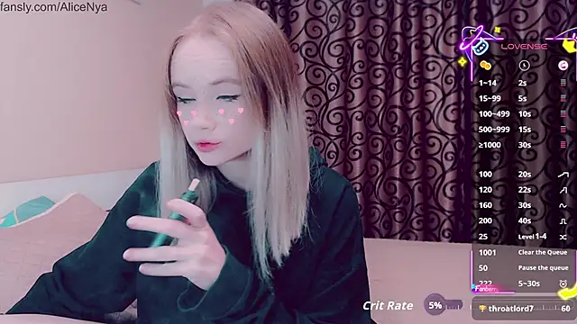 Snapshot of AliceNya_cute chatting on 10.24.25 AliceNya cute online show from 10.24.25