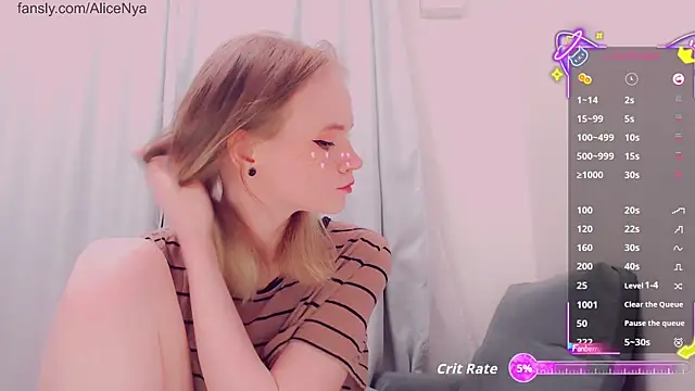 Snapshot of AliceNya_cute chatting on 12.19.25 AliceNya cute online show from 12.19.25