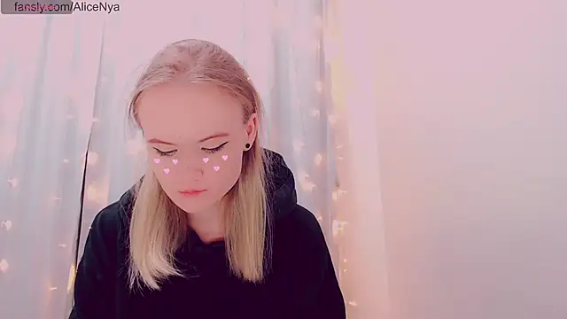Snapshot of AliceNya_cute chatting on 01.15.26 AliceNya cute online show from 01.15.26