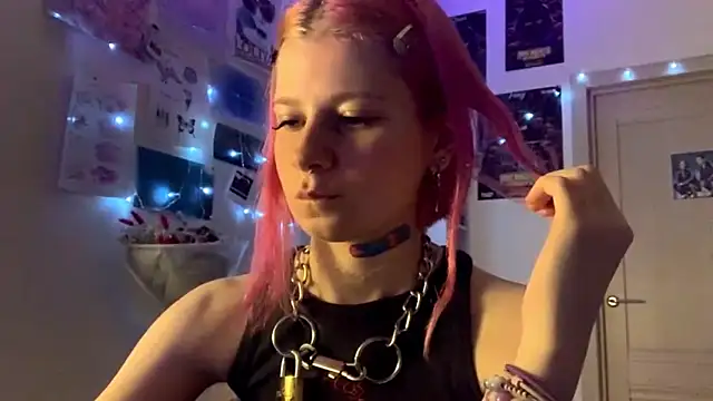 PinkVampire online show from 09.18.25