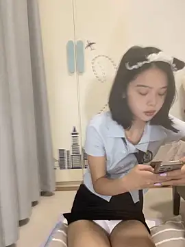 Snapshot of qiqi_x chatting on 09.18.25 qiqi x online show from 09.18.25