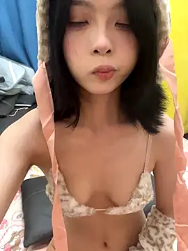 Snapshot of qiqi_x chatting on 10.10.25 qiqi x online show from 10.10.25