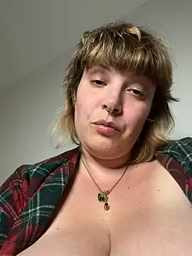 Snapshot of STRIPsegale chatting on 04.15.26 STRIPsegale online show from 04.15.26