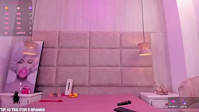 Snapshot of ChantalBlaiir chatting on 09.25.25 ChantalBlaiir online show from 09.25.25