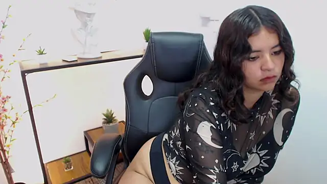 SweetVenuss  online show from 10.22.25