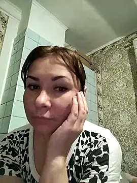 Snapshot of Mia24Blove chatting on 10.13.25 Mia24Blove online show from 10.13.25