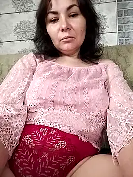 Snapshot of Mia24Blove chatting on 10.19.25 Mia24Blove online show from 10.19.25