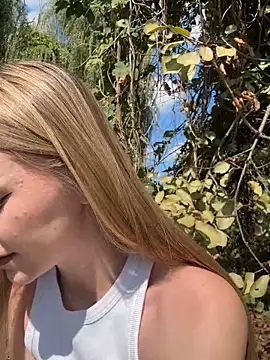 MilaMoone online show from 09.21.25