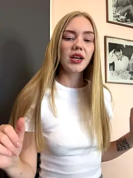 MilaMoone online show from 09.30.25