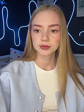 MilaMoone online show from 10.16.25