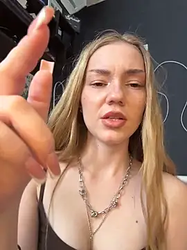 MilaMoone online show from 03.11.26