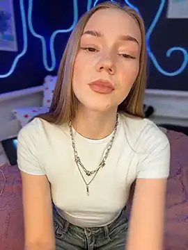 MilaMoone online show from 04.20.26