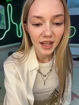 MilaMoone online show from 05.02.26