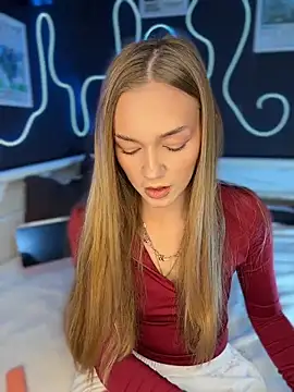 MilaMoone online show from 05.03.26