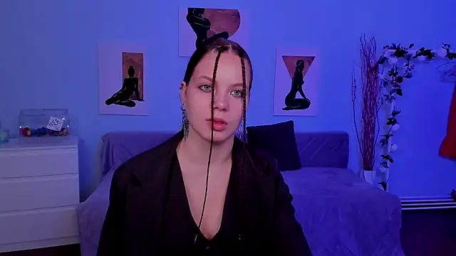 Snapshot of BetsyKiss chatting on 09.22.25 BetsyKiss online show from 09.22.25