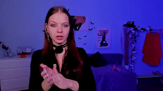 Snapshot of BetsyKiss chatting on 10.30.25 BetsyKiss online show from 10.30.25