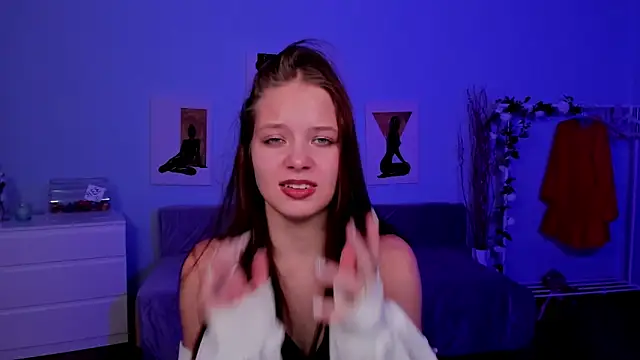 Snapshot of BetsyKiss chatting on 11.22.25 BetsyKiss online show from 11.22.25