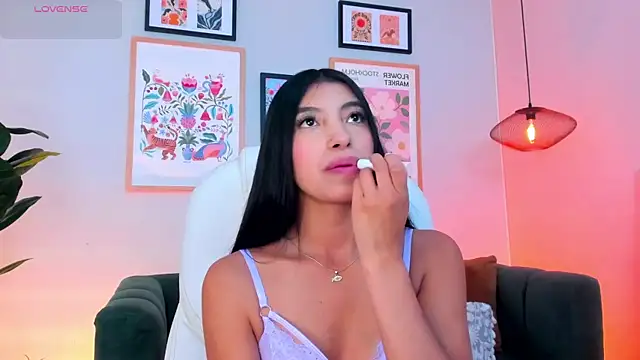 Tiffany Low online show from 08.03.26