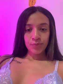 Snapshot of MiQeilaSweet chatting on 09.18.25 MiQeilaSweet online show from 09.18.25